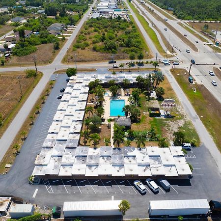 Warm Mineral Springs Motel Норт Порт Екстериор снимка