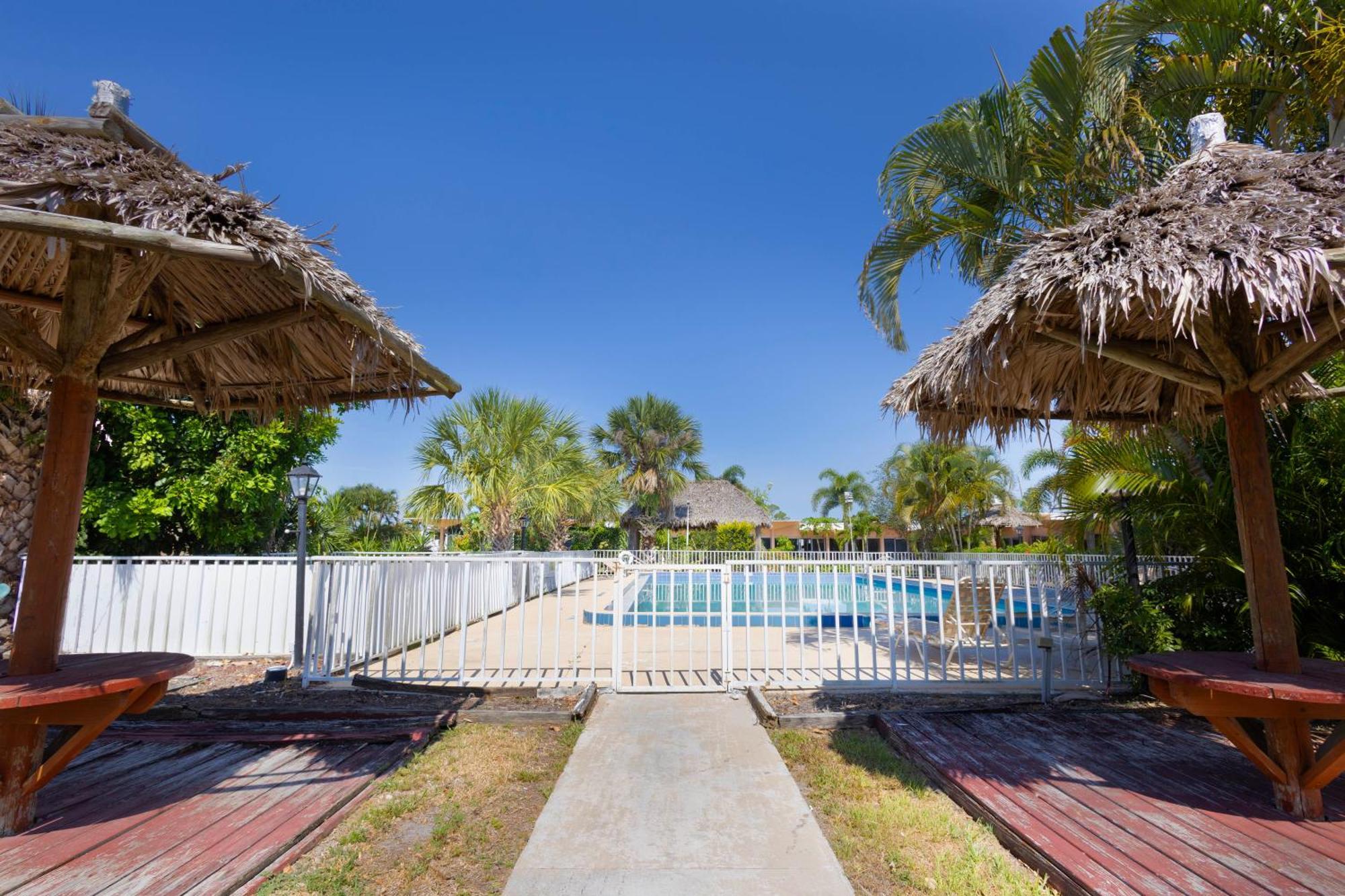 Warm Mineral Springs Motel Норт Порт Екстериор снимка