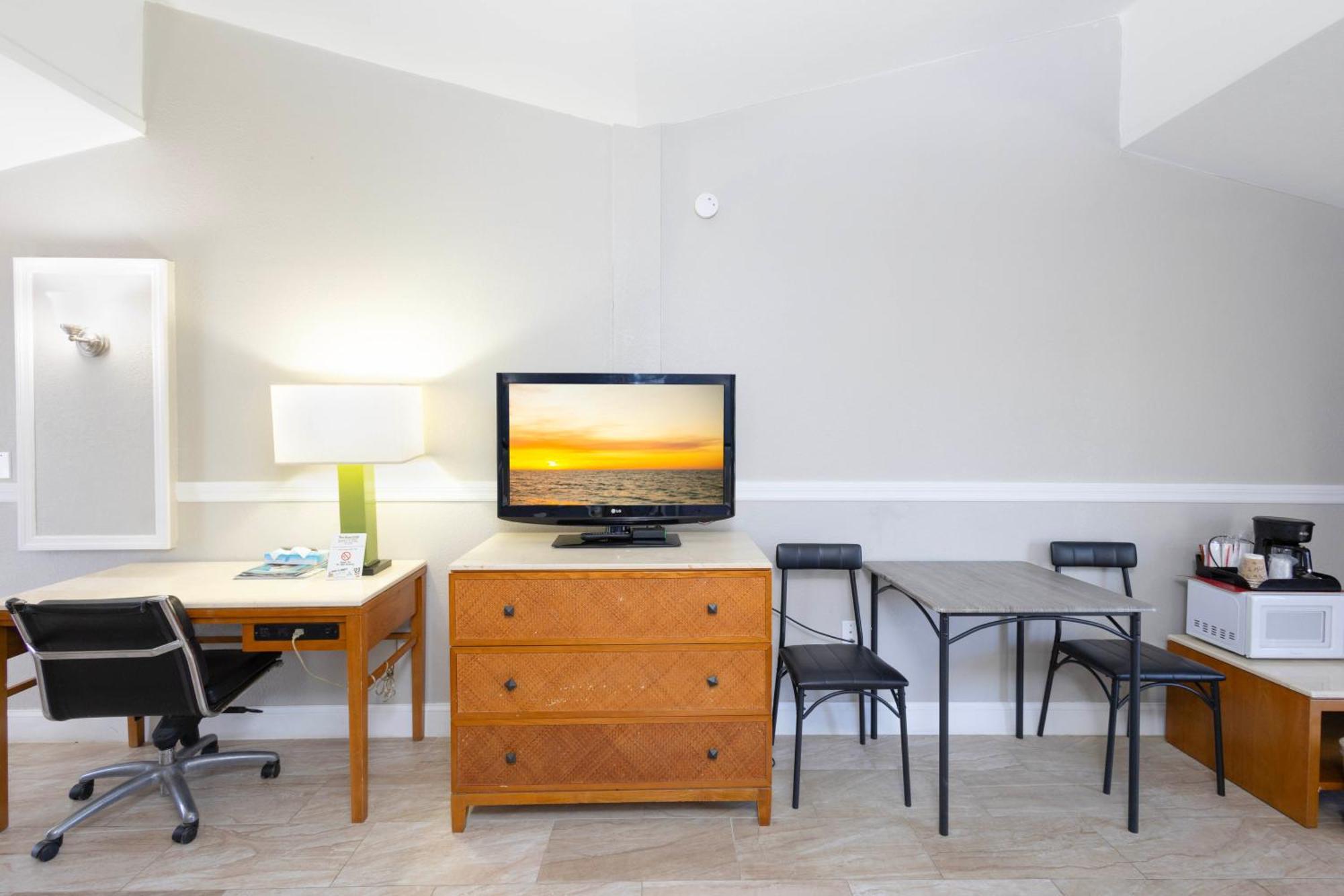 Warm Mineral Springs Motel Норт Порт Екстериор снимка