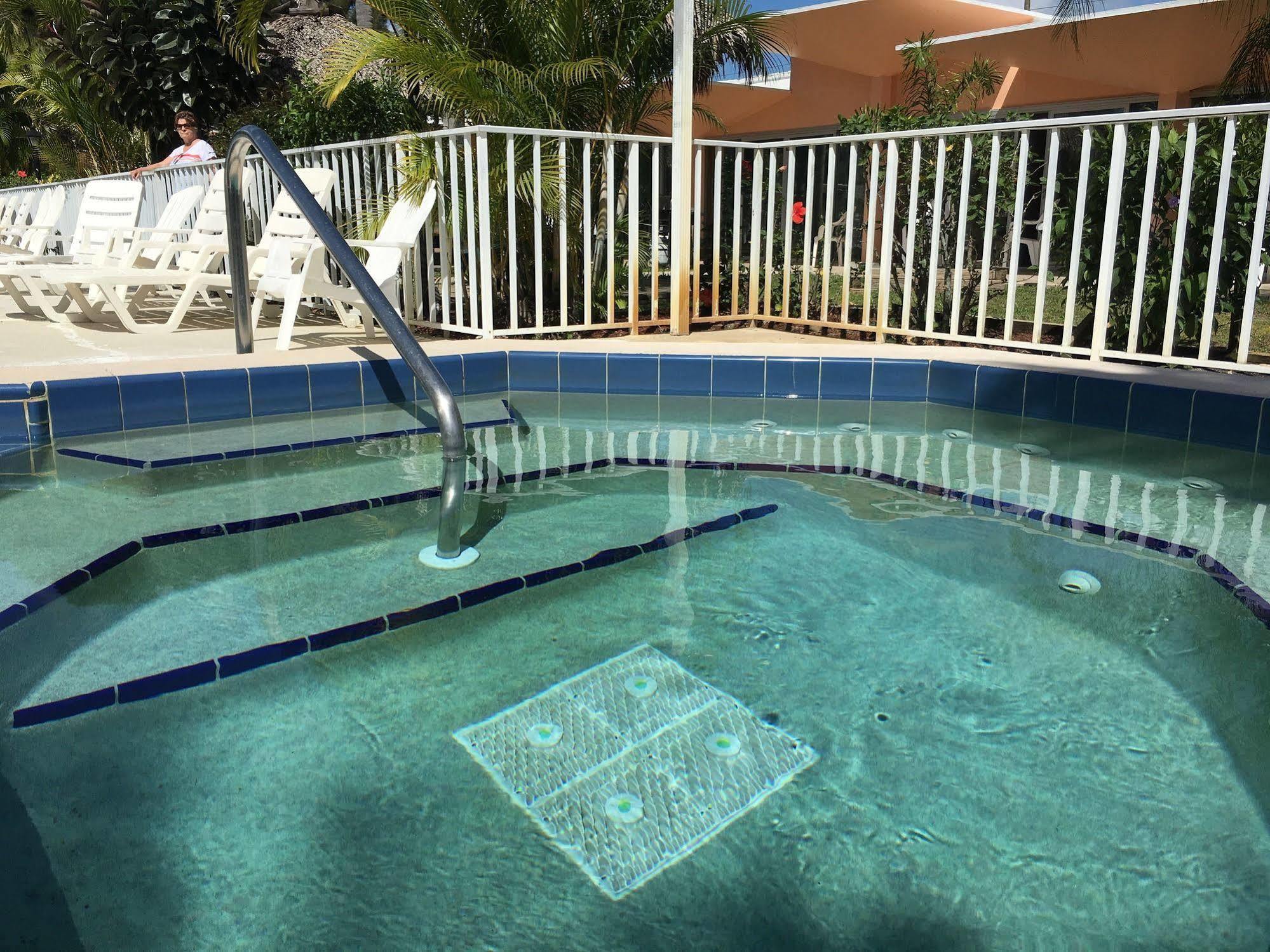 Warm Mineral Springs Motel Норт Порт Екстериор снимка