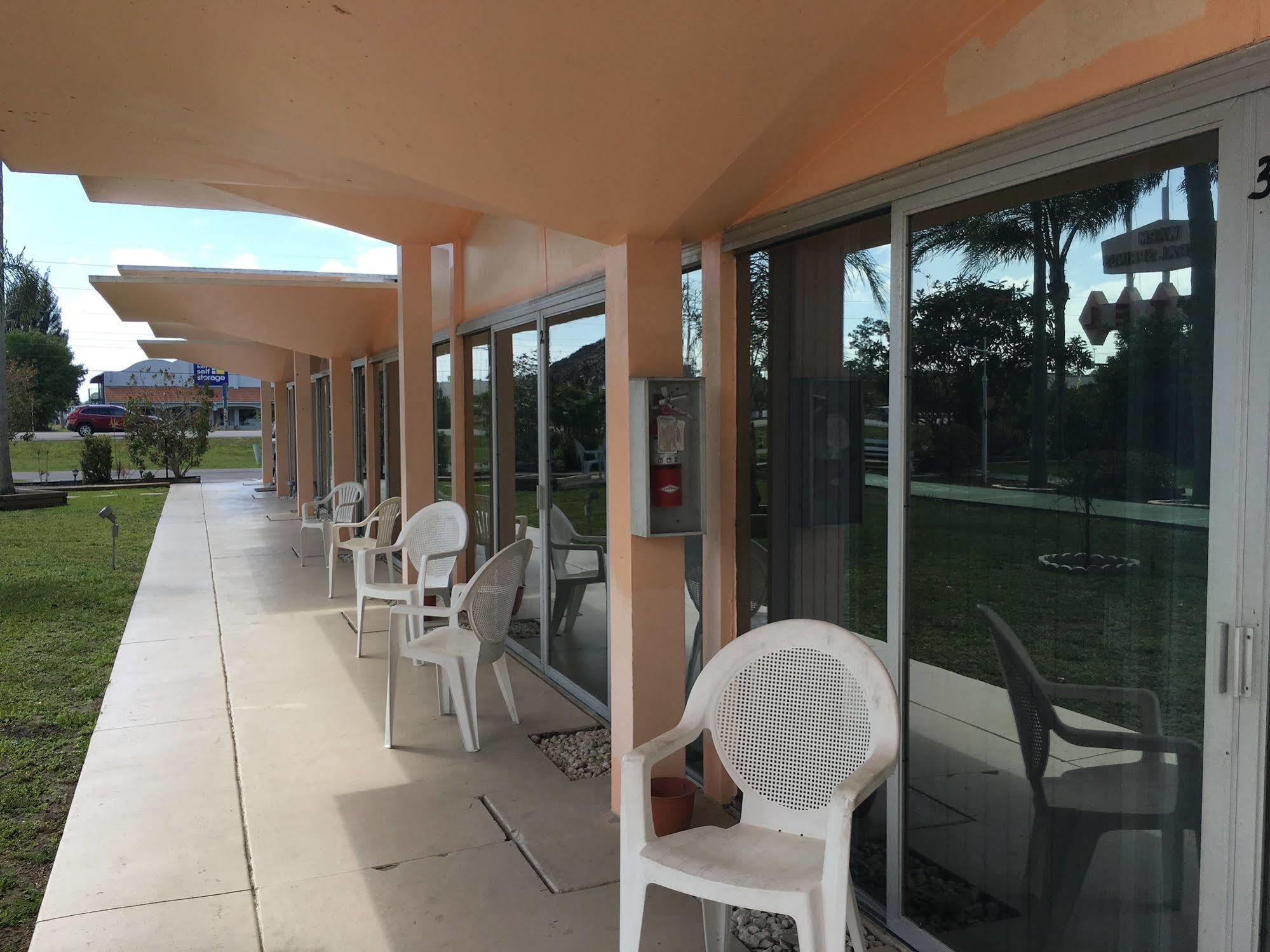 Warm Mineral Springs Motel Норт Порт Екстериор снимка